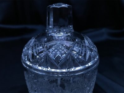 Krištálová brúsená dóza medovka 10 cm s viečkom
