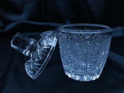 Krištálová brúsená dóza medovka 10 cm s viečkom