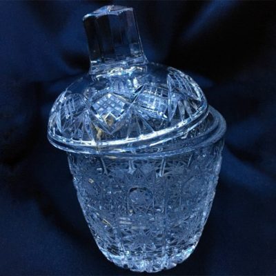 Krištálová brúsená dóza medovka 10 cm s viečkom