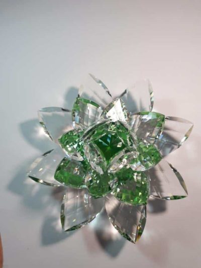 Krištálový brúsený lotosový kvet zelený 15 cm
